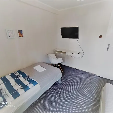 Apartment Leszka Bialego - Osobne Pietro Domu Z Prywatnym Wejsciem